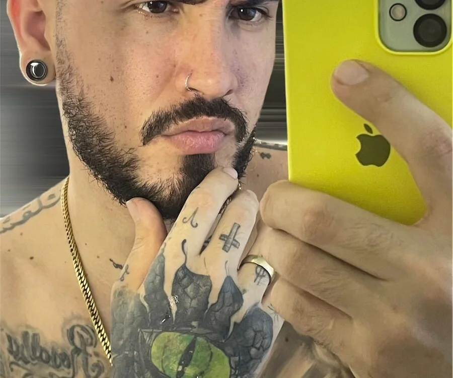 tattooedsmoker777 Offline XXX-chat