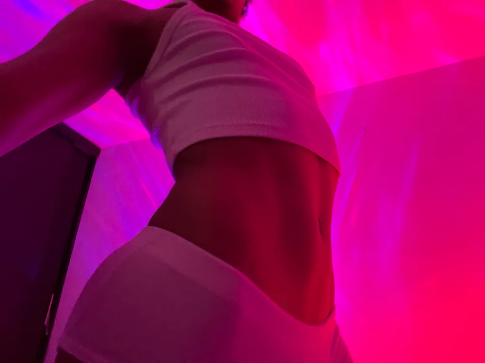 k1ttyerotican Offline XXX chat