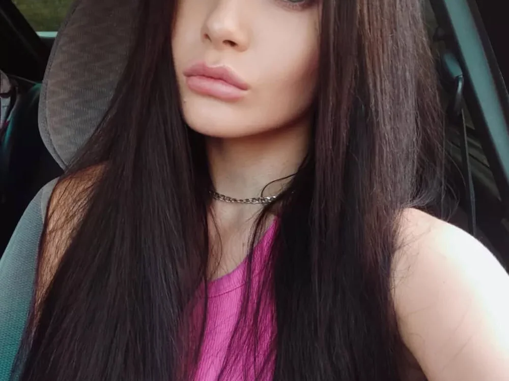 Bellaa___'s Offline Chat Room