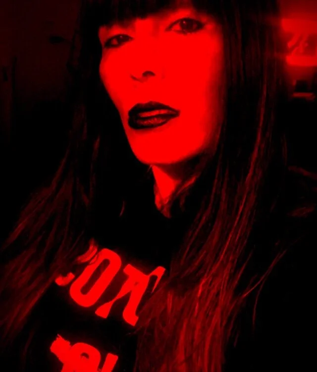 NATIVEQUEENA's Offline Chat Room
