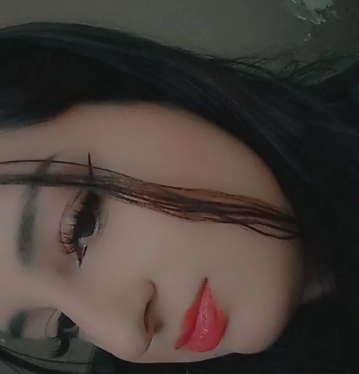 emma_johnsonw's Offline XXX Chat