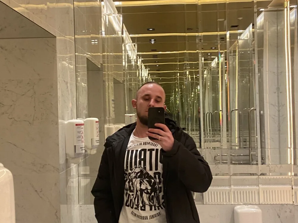 MikeFake – Offline XXX chat