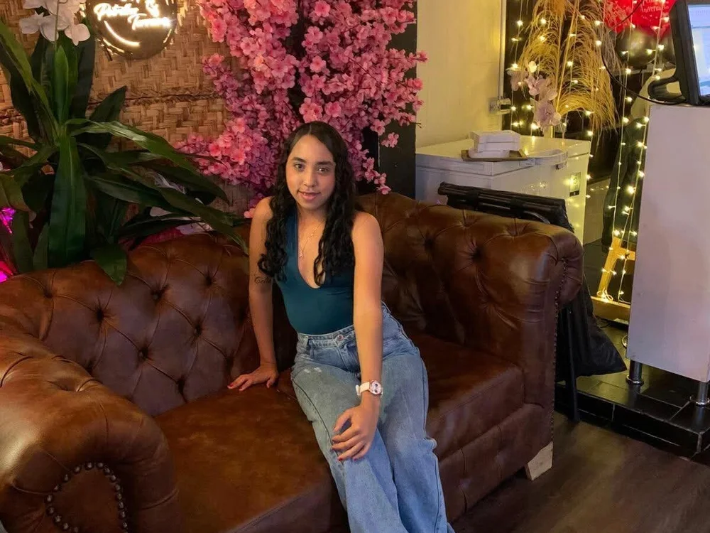 Ariana_Ivers' Offline Chat Room