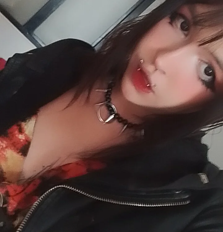 SweetCatt_l offline XXX-chat