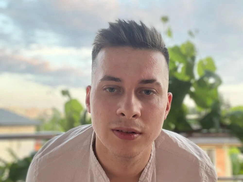 Dreamboy24 Offline XXX-Chat