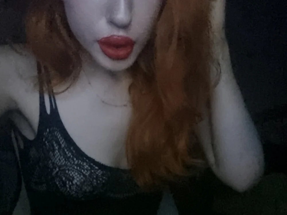 AlisaRedHead228's Offline Chat Room