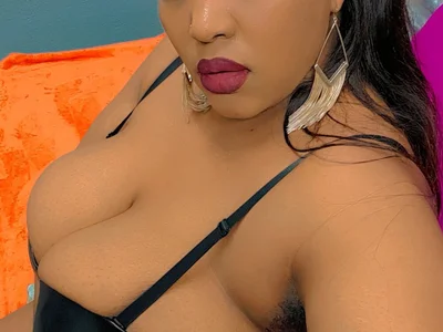 Thasha8 on StripChat