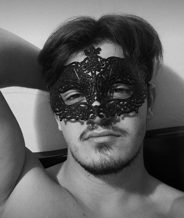 yourgothdaddy's Offline Chat Room
