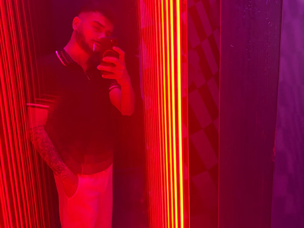 19lukibo Adlı Modelin Çevrimdışı XXX Sohbeti