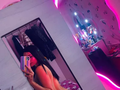 Swee_tluna Female Colombian Strip Webcam