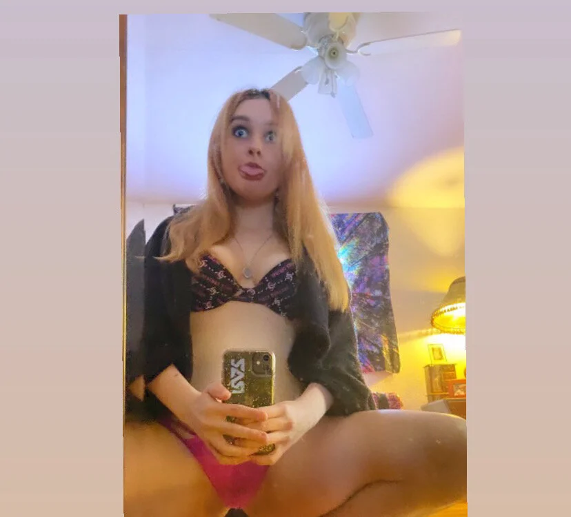 cece2wett's Offline Chat Room