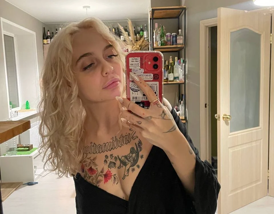 EsmeFrostf offline chatrum