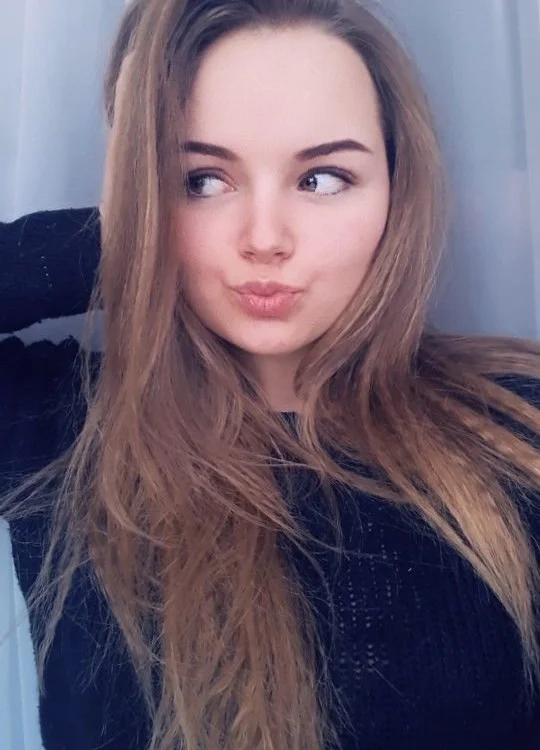 EricaPearl Adlı Modelin Çevrimdışı Sohbet Odası