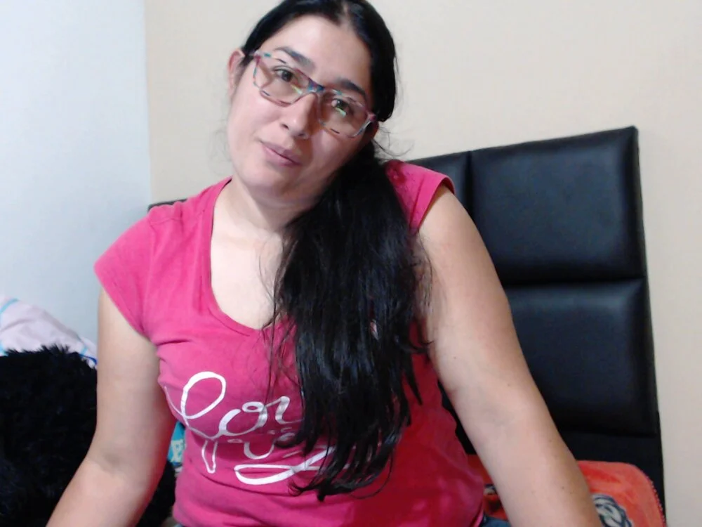 andreaisis2 Offline XXX-Chat