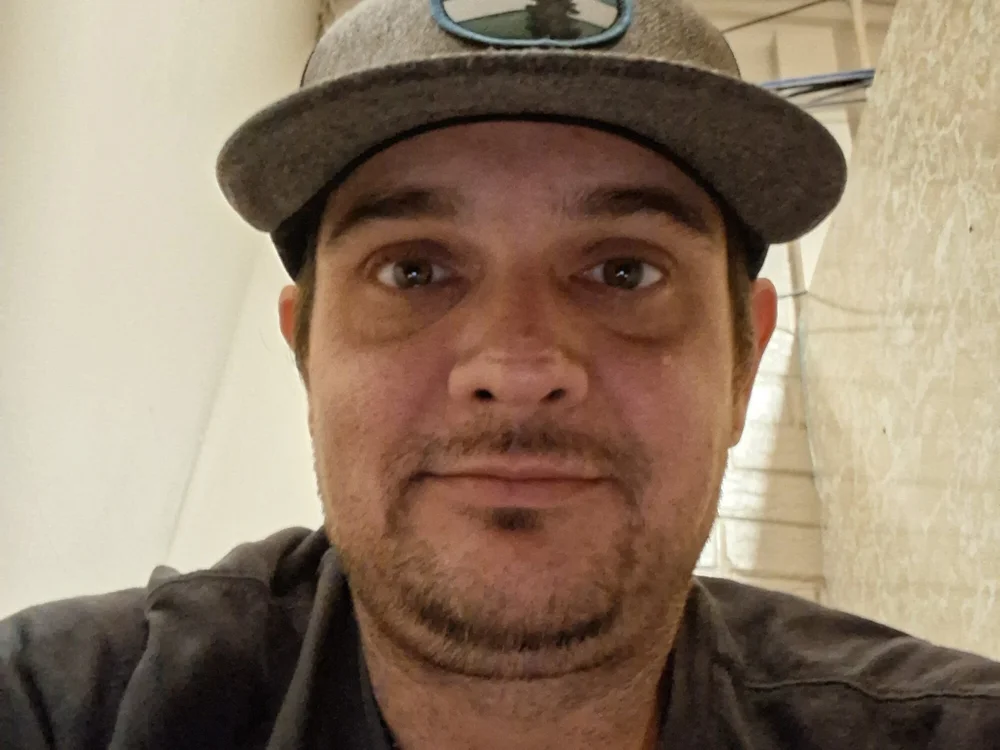 FuckMe198869's Offline XXX Chat