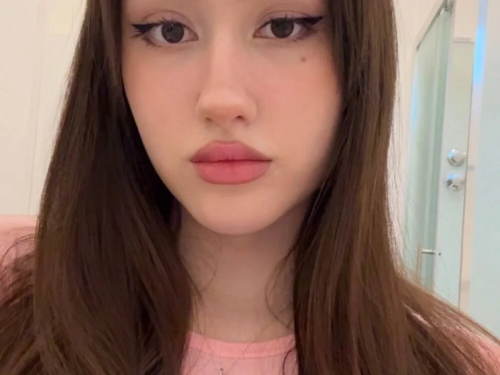 EleonoreSures' Offline Chat Room