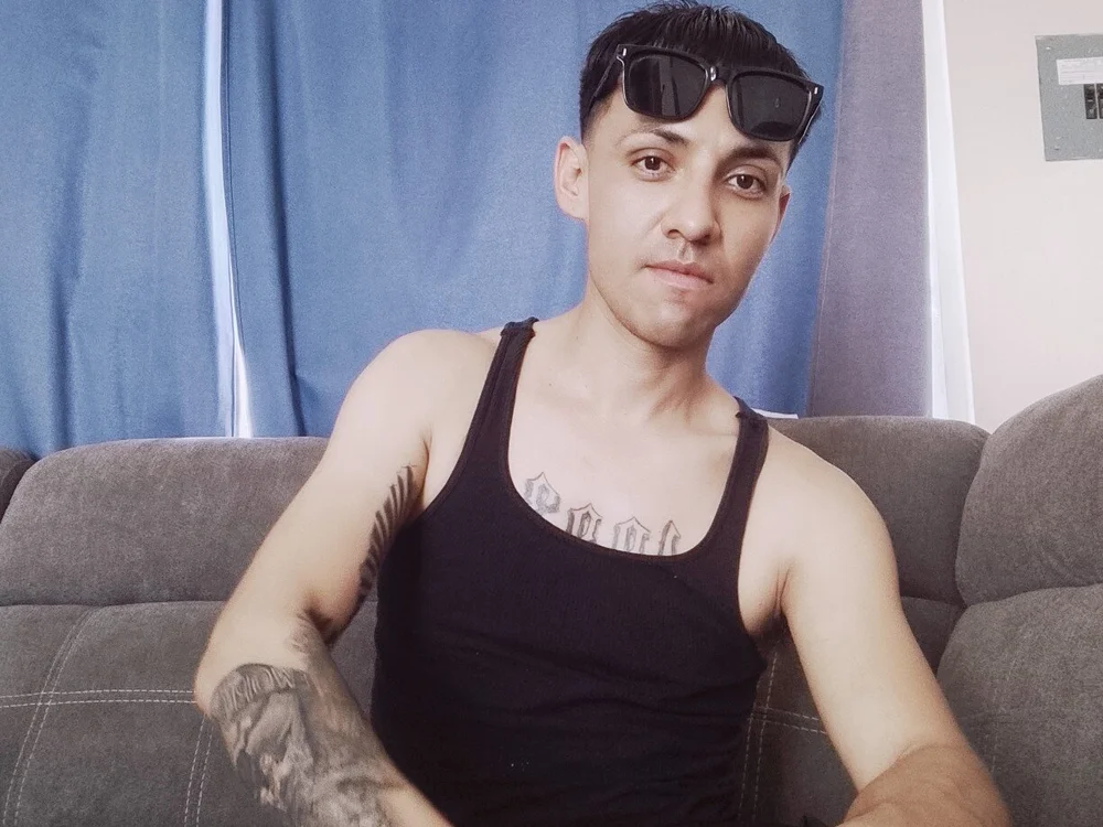 AlFONSO213Fuck's Offline XXX Chat