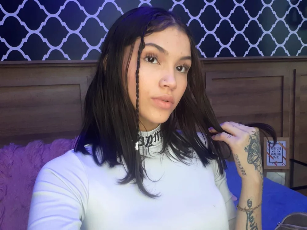 DinaAmstrong's Offline Chat Room