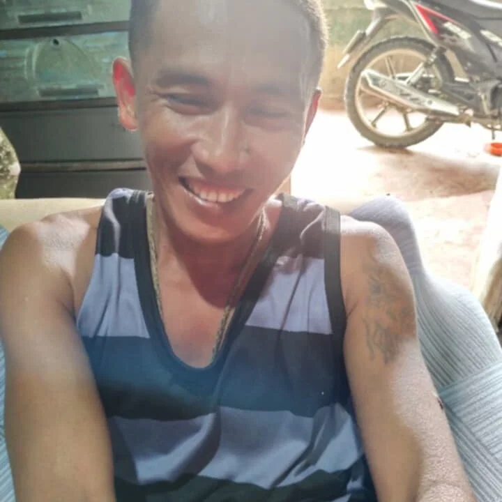 MorenoArwel Chat XXX Ngoại tuyến