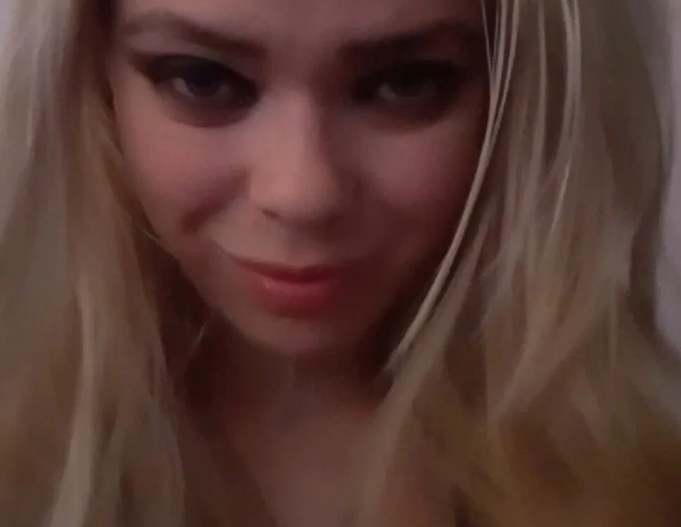 Kellie_Syd's Offline XXX Chat