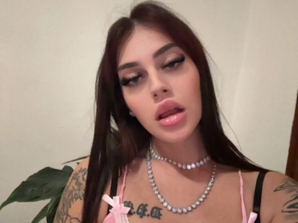 yourfavebabe's Offline Chat Room