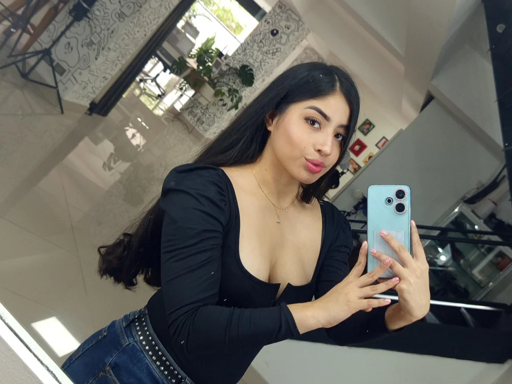 CarolineRose6's Offline XXX Chat