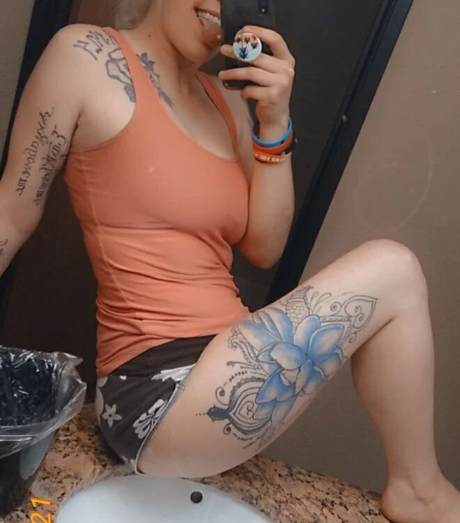 Cutest2For1's Offline XXX Chat