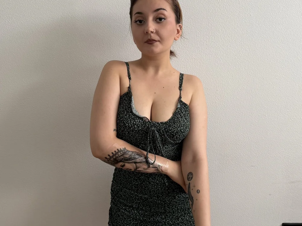 ChelseaClaxton's Offline Chat Room