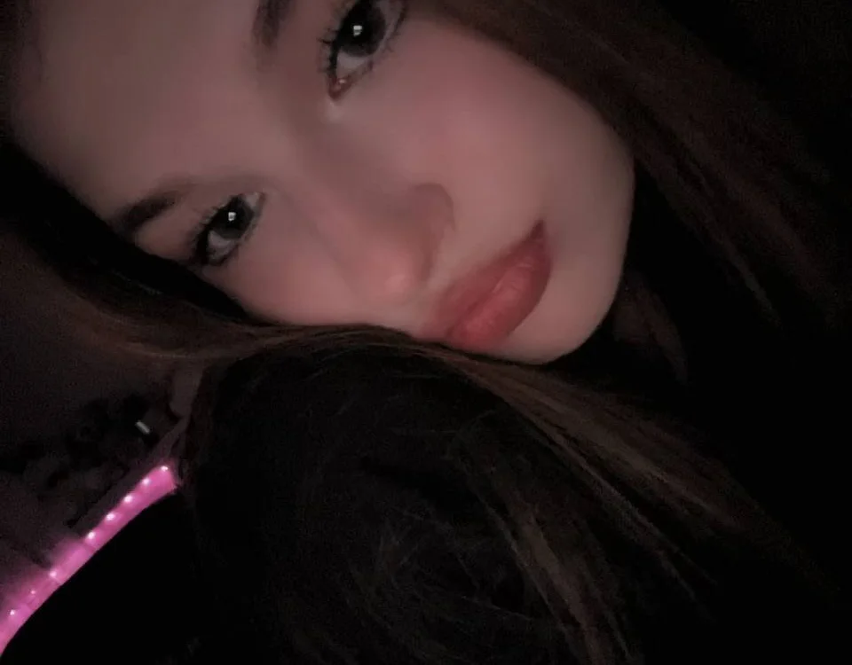 FlorrieVitt's Offline Chat Room