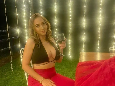 DolceJoli on StripChat