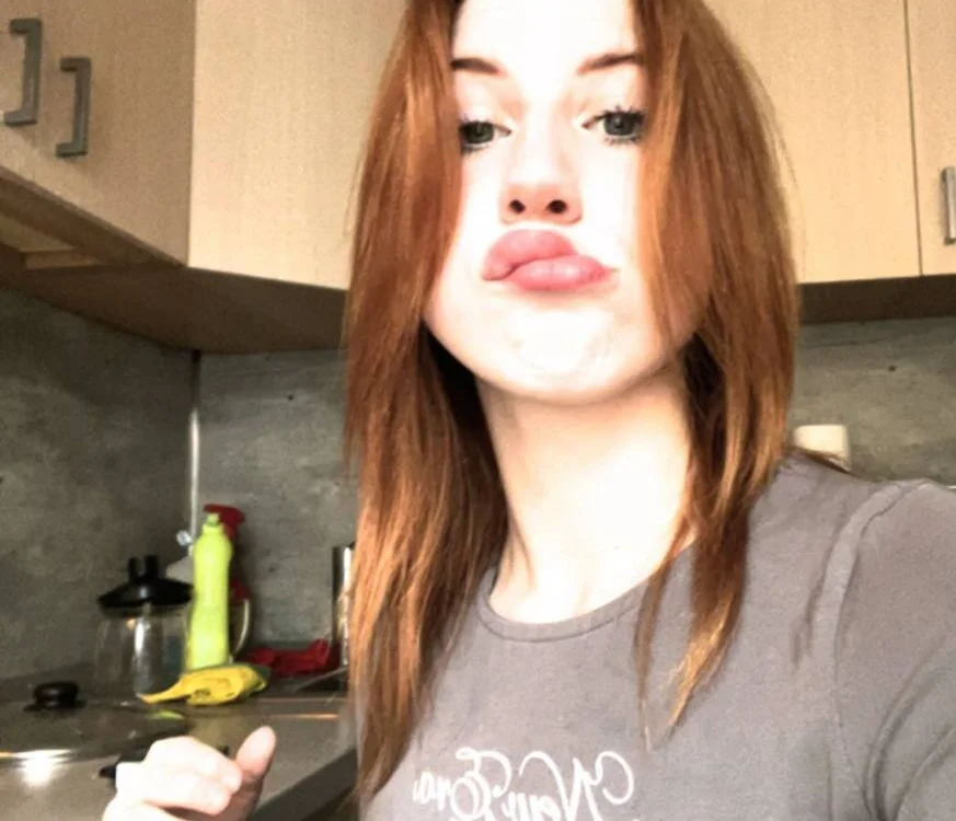 Vinellee_007 offline chatrum