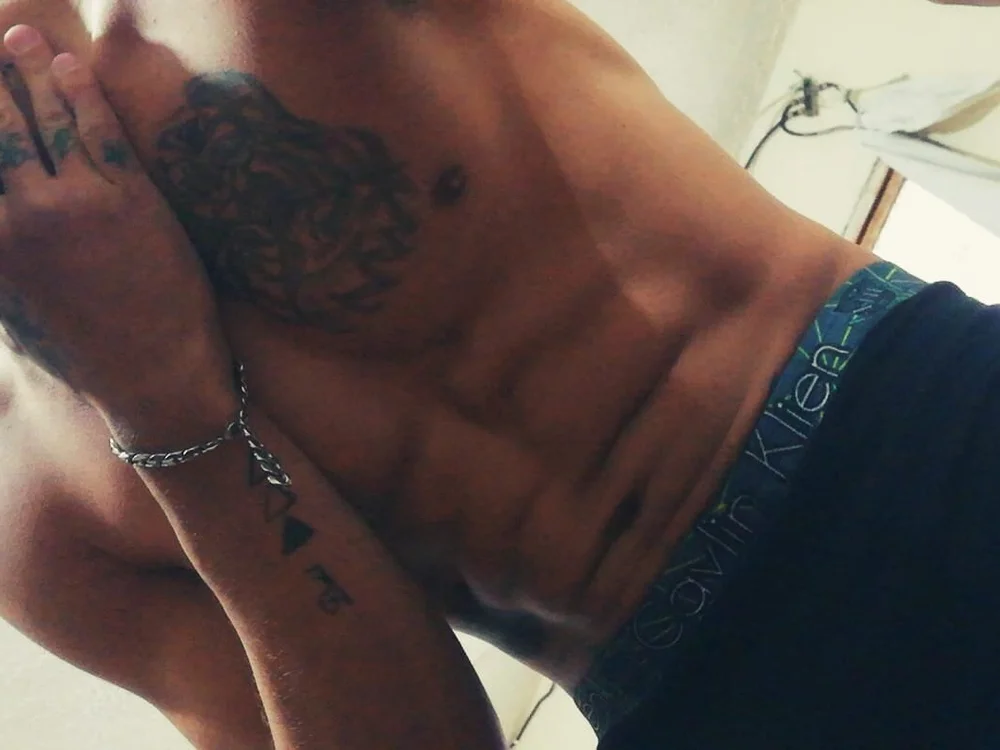 Troy_dick Adlı Modelin Çevrimdışı Sohbet Odası
