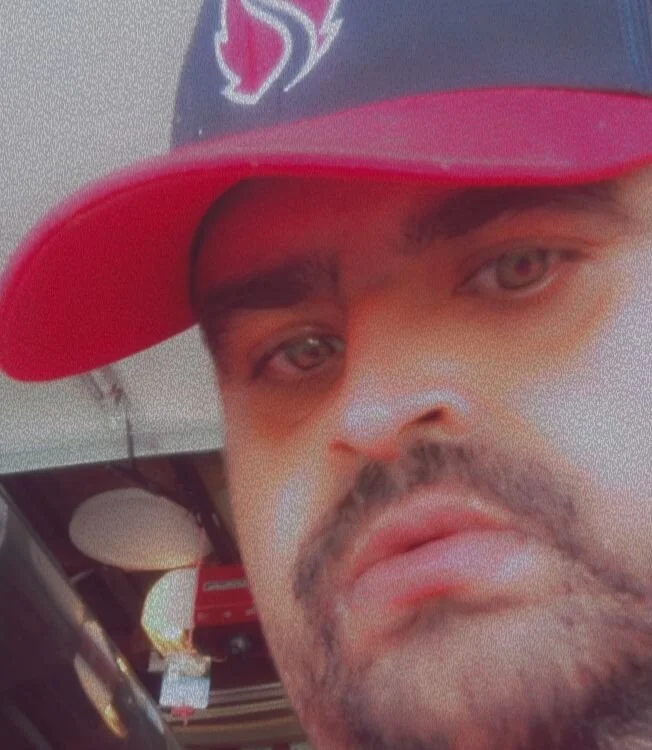 Miguel16i Offline XXX Chat