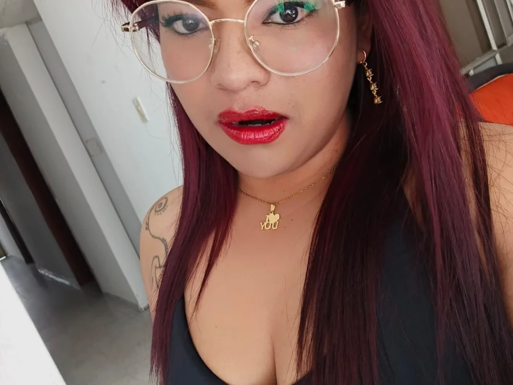 Zuly_Mature's Offline Chat Room