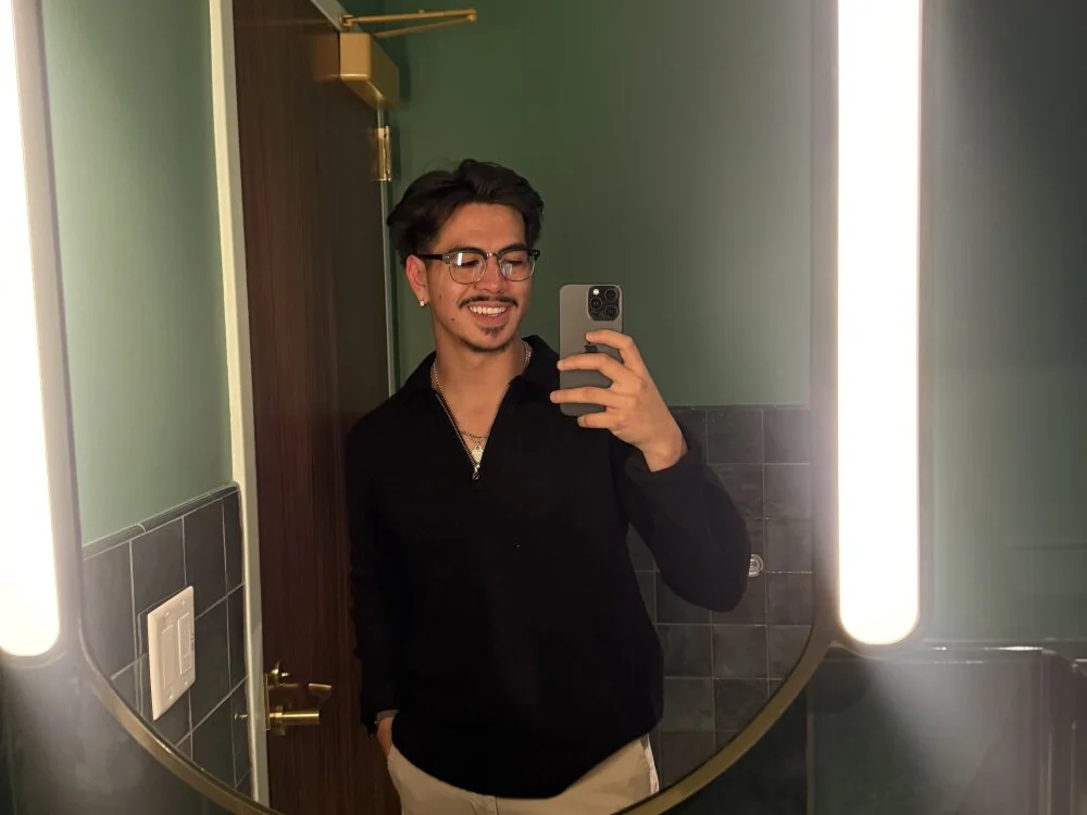 nudecouple100's Offline XXX Chat