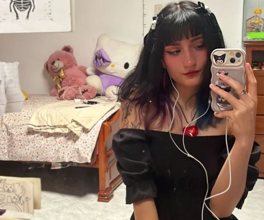 violet_layla's Offline Chat Room