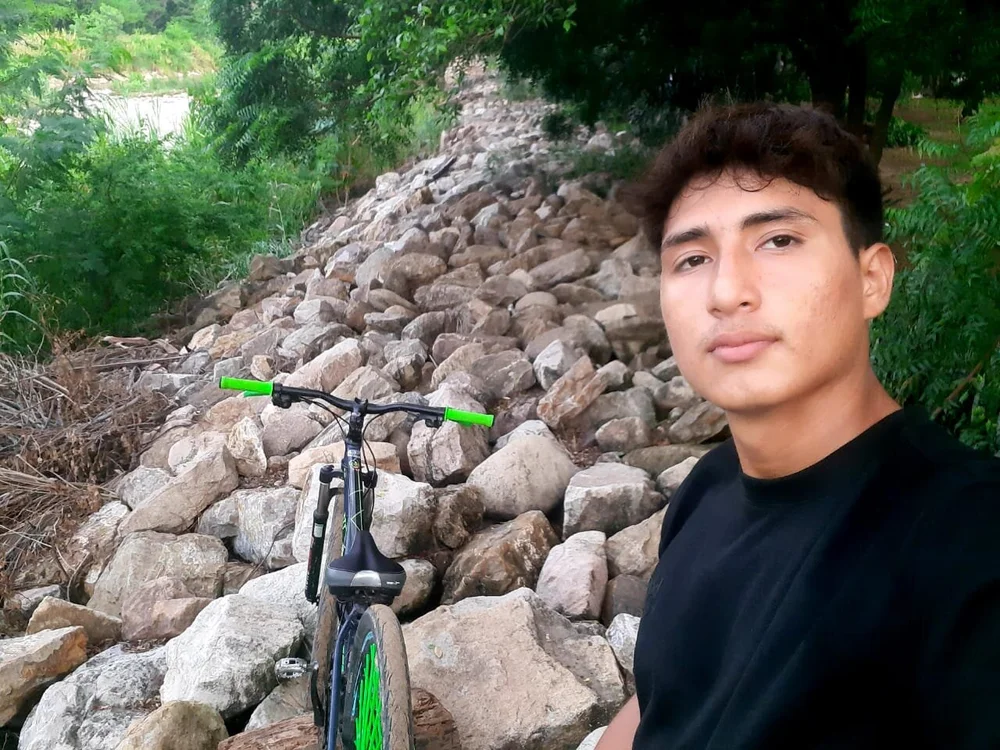 Diego_LatinBoy offline chatrum