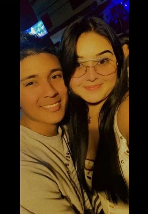 Perfect_LatinCouple's Offline Chat Room