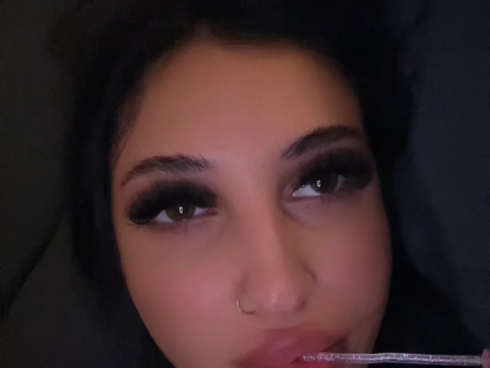 Briana_bri11's Offline XXX Chat