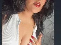 Chat XXX en directo de Curvy_Sarah_