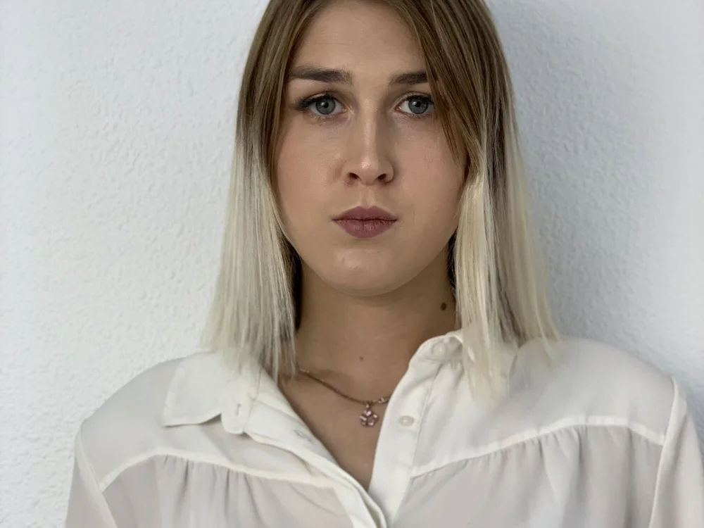 AgnesBaker offline chatrum