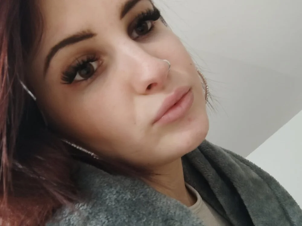 creambaby18's Offline XXX Chat