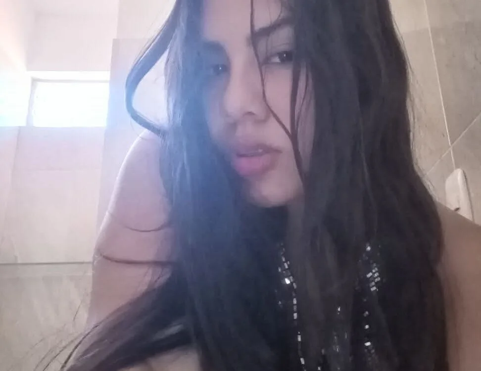 Bootyful_Latina's Offline XXX Chat