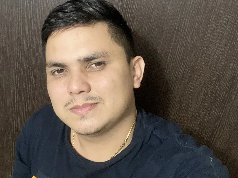 chanelo2405's Offline Chat Room