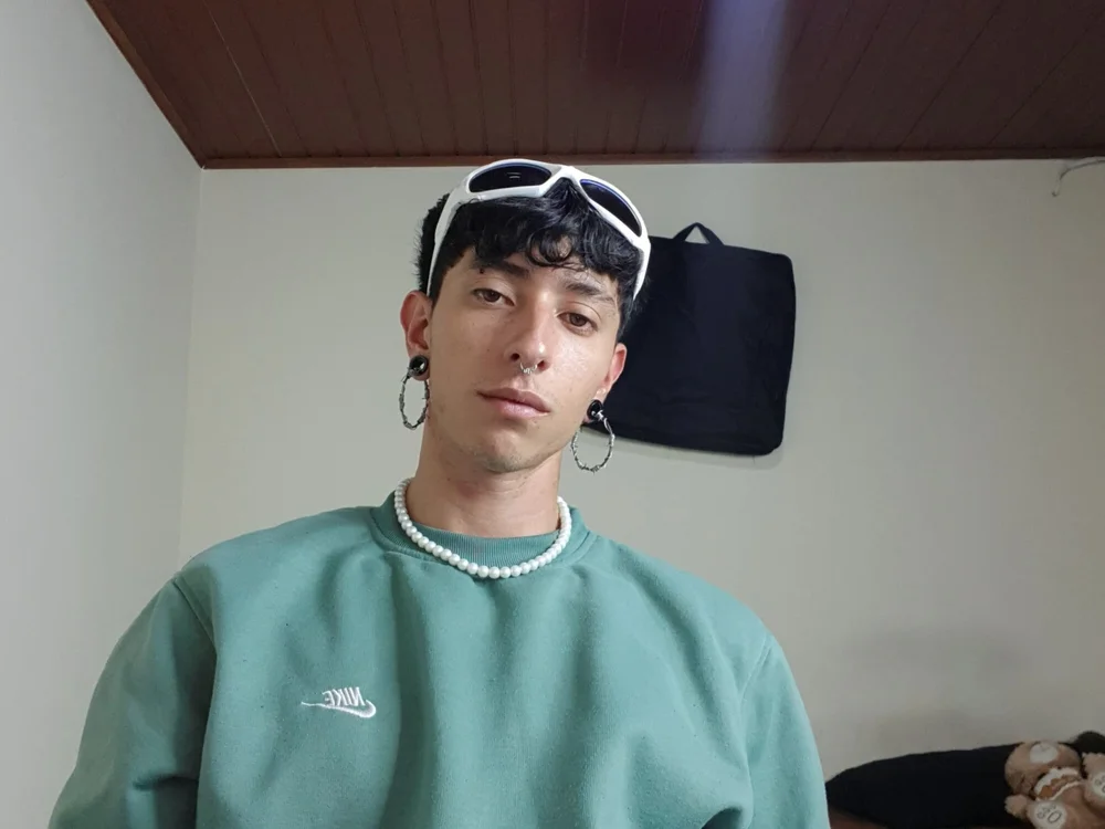 Beanie_Gray's Offline Chat Room