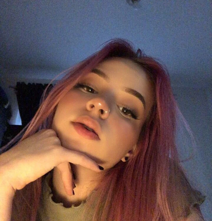 MIA_STAR__'s Offline Chat Room