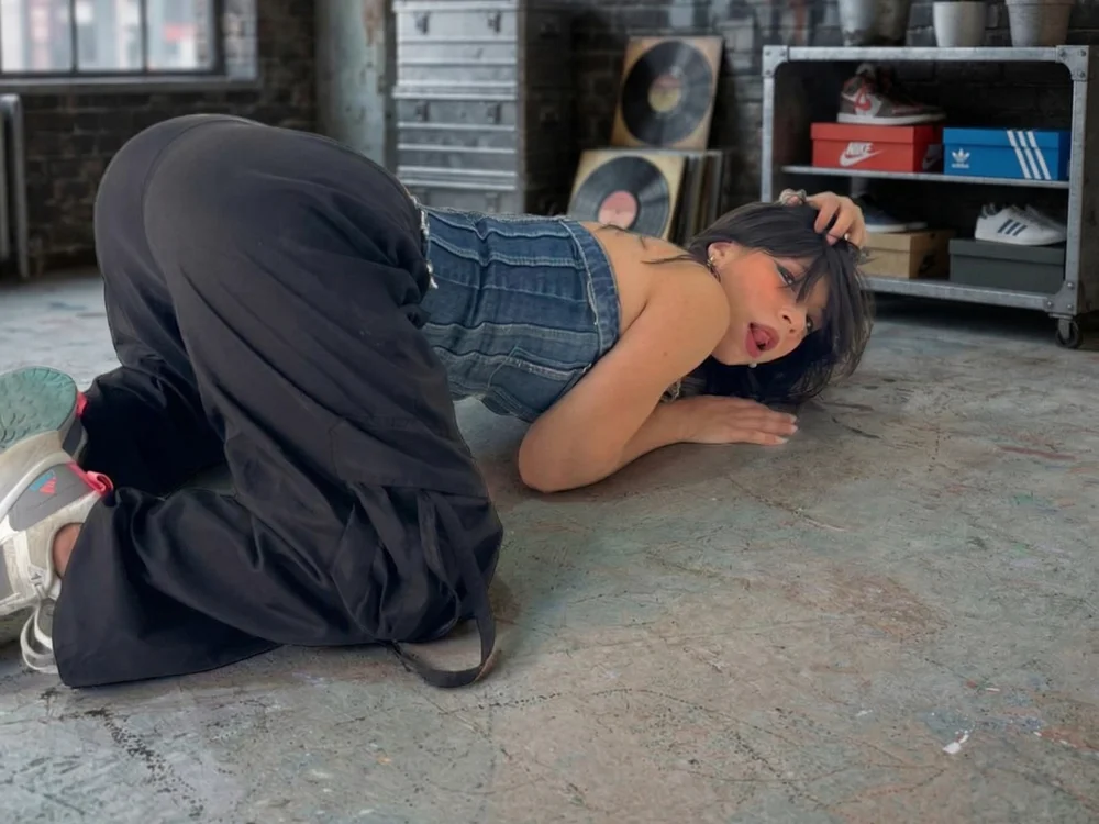 AliceThompsonn_ Offline XXX-Chat