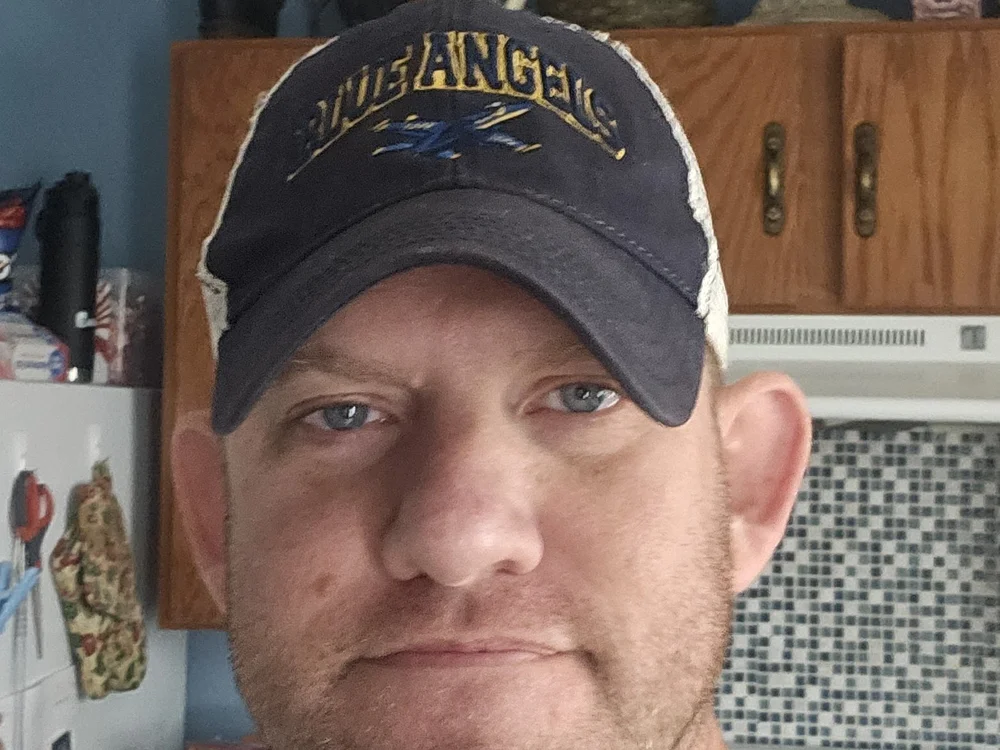 Iceman198244's Offline XXX Chat