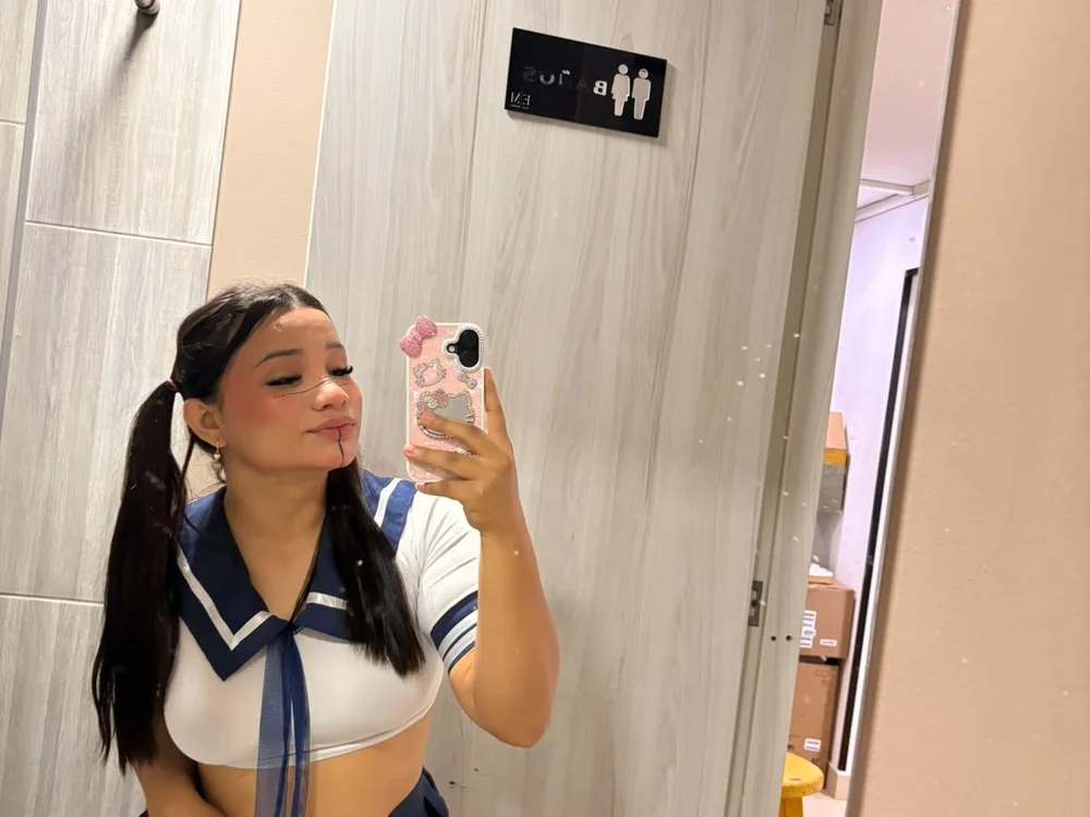 sofi_suckern Offline XXX chat