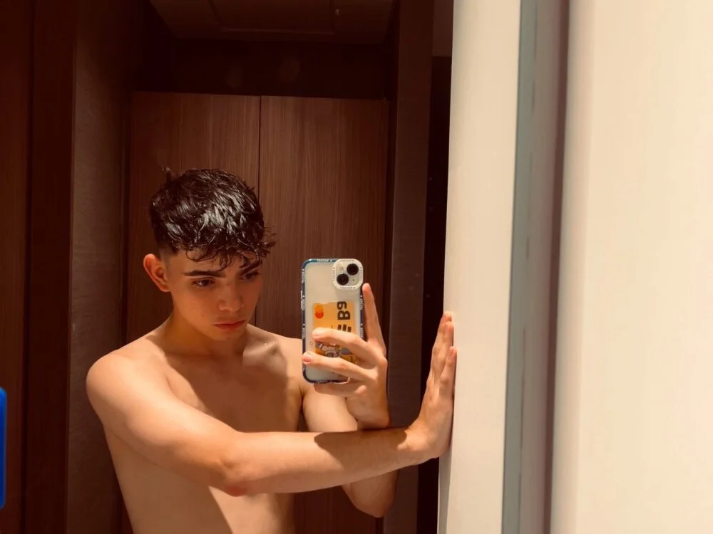 lukeboyce33's Offline XXX Chat